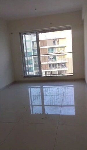 Room in 3 BHK Apartment at Godrej Nest Kandivali, Kandivali East – for Rent
