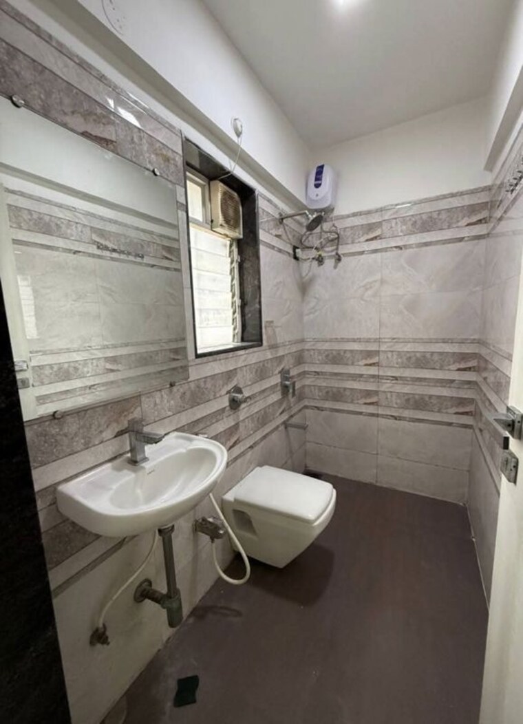 Bathroom, andheri-indira-nagar-chs 2 Bedroom 650 Sq.Ft. Apartment In Andheri West Mumbai 10299311