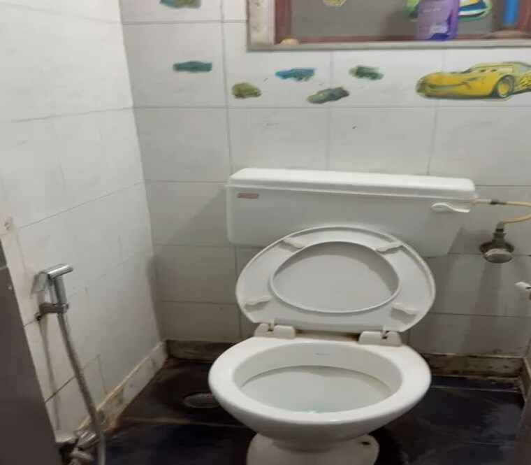 Bathroom, sion 1 Bedroom 600 Sq.Ft. Apartment In Sion Mumbai 10299321