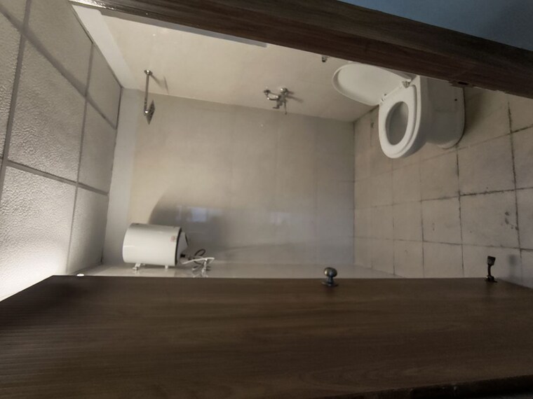 Bathroom, pyramid-midtown 2 Bedroom 1000 Sq.Ft. Apartment In Sector 59 Gurgaon 10299223