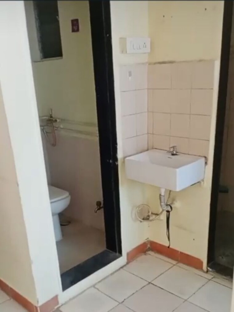 Bathroom, pearl-chs 1 RK 225 Sq.Ft. Apartment In Dadar East Mumbai 10299464