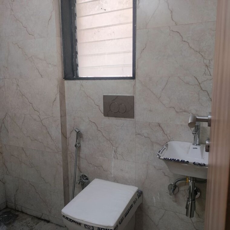 Bathroom, pratham-arc-aura 2 Bedroom 900 Sq.Ft. Apartment In Andheri West Mumbai 9262814