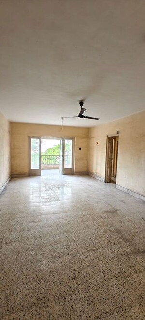 Room in 4 BHK Apartment at Mehrdad CHS, Cuffe Parade – for Sale