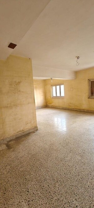 Room in 4 BHK Apartment at Mehrdad CHS, Cuffe Parade – for Sale