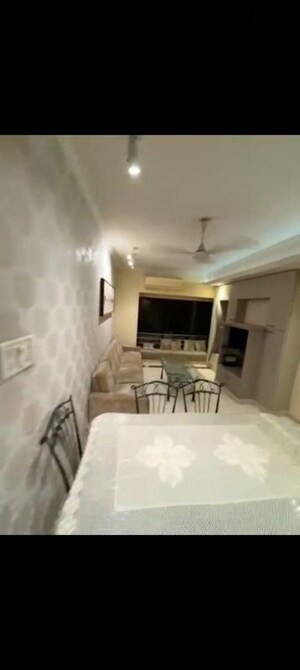 2 BHK Apartment For Sale in Khar West