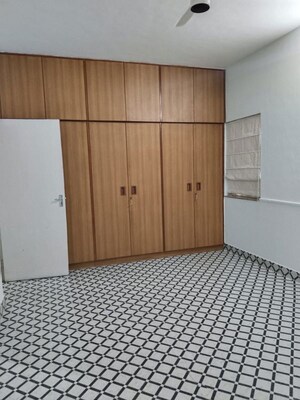 Room in 2 BHK Apartment at Erandavane CHS, Erandwane – for Rent