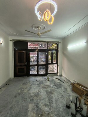 Room in 3 BHK Apartment at Chittaranjan Park – for Rent