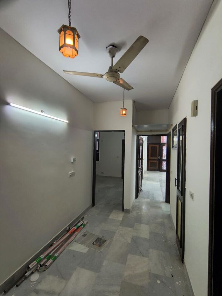 Room, chittaranjan park 3 Bedroom 1600 Sq.Ft. Apartment In Chittaranjan Park Delhi 10299829