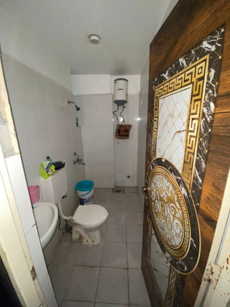 Bathroom, adore-happy-homes-exclusive 3 Bedroom 760 Sq.Ft. Builder Floor In Sector 86 Faridabad 10299941