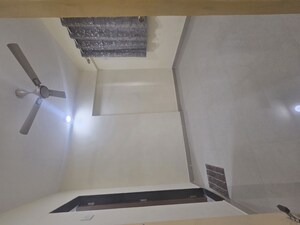 Room in 2 BHK Apartment at Goregaon East – for Rent