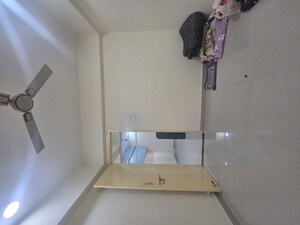 2 BHK Apartment For Rent in Goregaon East