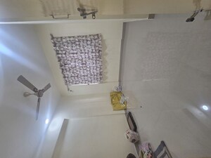 Room in 2 BHK Apartment at Goregaon East – for Rent