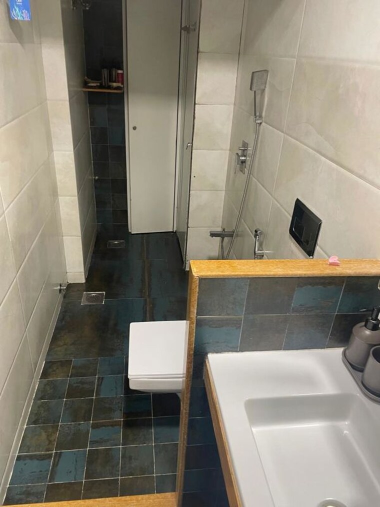 Attached Bathroom, la-serena 3 Bedroom 1550 Sq.Ft. Apartment In Andheri West Mumbai 9186208