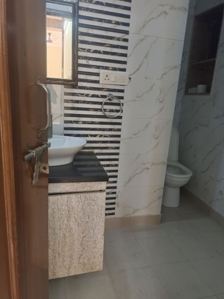 Attached Bathroom, sector 29 2 Bedroom 1000 Sq.Ft. Builder Floor In Sector 29 Noida 10300028