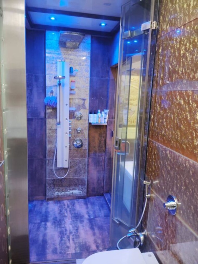 Attached Bathroom, juhu 4 Bedroom 2900 Sq.Ft. Apartment In Juhu Mumbai 9163290