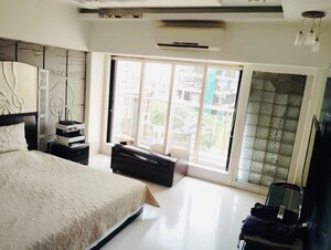 Bedroom in 4 BHK Apartment at Juhu – for Rent