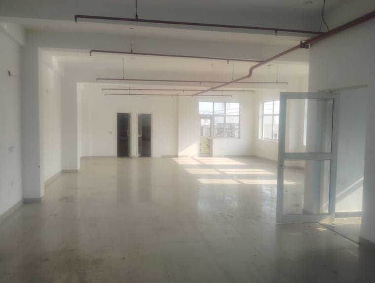 Room, sector 64 Commercial Warehouse 2000 Sq.Ft. In Sector 64 Noida 10300137