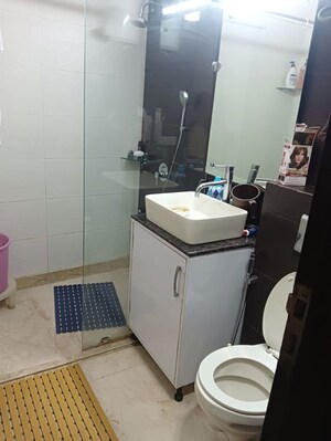 Team Area in 3 BHK Apartment at South Extension – for Rent