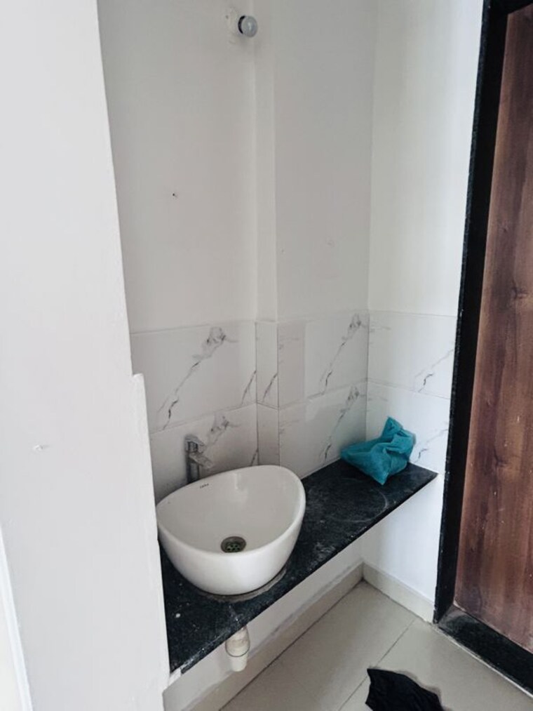 Bathroom, garve-golden-treasures 1 Bedroom 700 Sq.Ft. Apartment In Punawale Pune 10300417