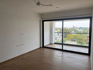 Room in 4 BHK Apartment at Pramuk MM Meridian, Jayanagar – for Sale