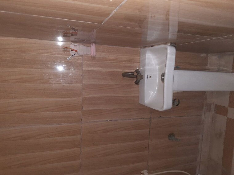 Bathroom, sector 63a 2 Bedroom 1200 Sq.Ft. Apartment In Sector 63a Noida 10136071