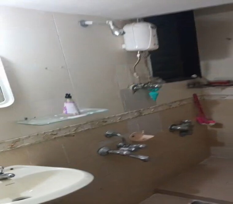 Bathroom, parel 1 Bedroom 600 Sq.Ft. Apartment In Parel Mumbai 10300615