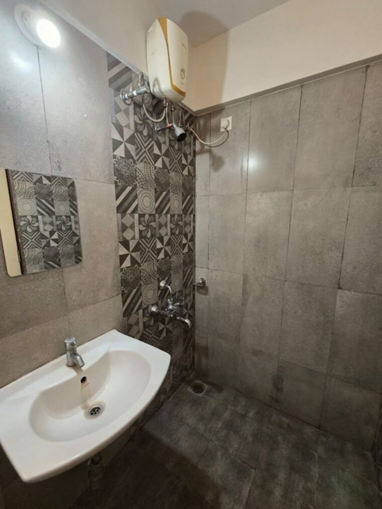 Bathroom, wakad 2 Bedroom 900 Sq.Ft. Apartment In Wakad Pune 10300916