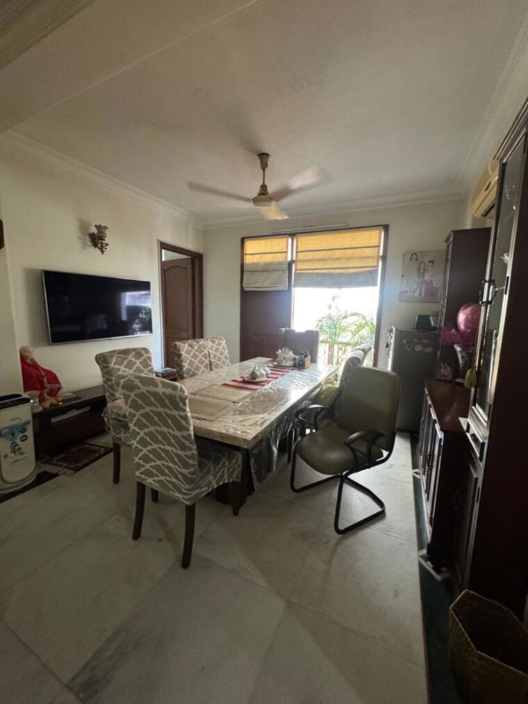 Team Area, safdarjung enclave 3 Bedroom 500 Sq.Yd. Builder Floor In Safdarjung Enclave Delhi 10300923