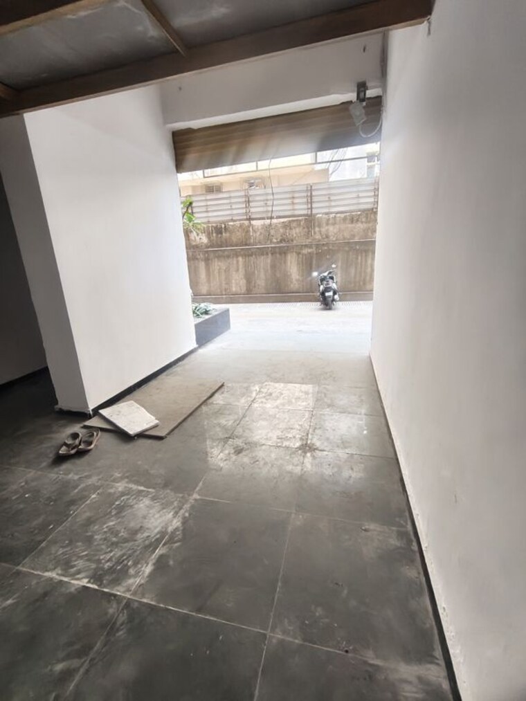 Room, kapur bawdi Commercial Shop 350 Sq.Ft. In Kapur Bawdi Thane 10300937