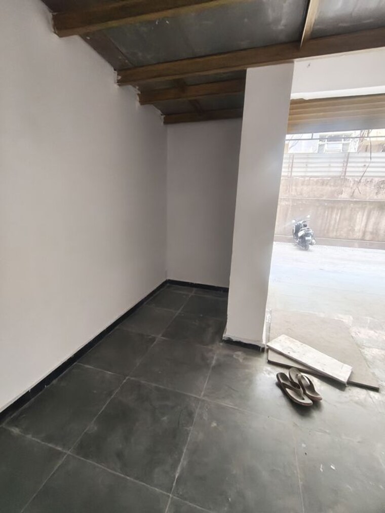 Room, kapur bawdi Commercial Shop 350 Sq.Ft. In Kapur Bawdi Thane 10300937