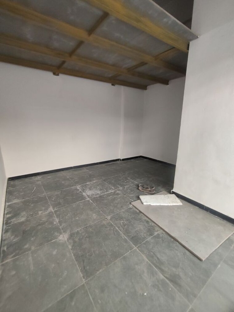 Room, kapur bawdi Commercial Shop 350 Sq.Ft. In Kapur Bawdi Thane 10300937