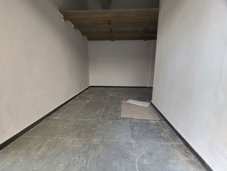 Room, kapur bawdi Commercial Shop 350 Sq.Ft. In Kapur Bawdi Thane 10300937