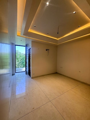 Room in 4 BHK Builder Floor at Sobha International City Presidential Villa, Babupur Village – for Sale