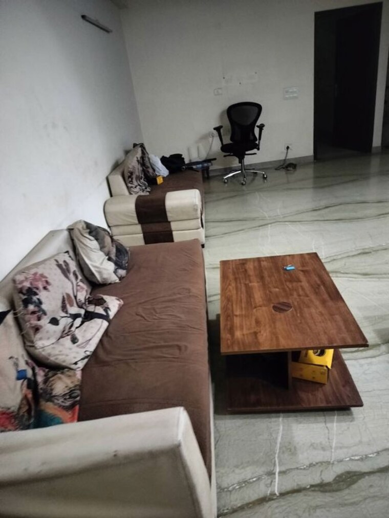  Parking, saket-enclave-ghaziabad 1 Bedroom 500 Sq.Ft. Apartment In Rajendra Nagar Ghaziabad 10300957