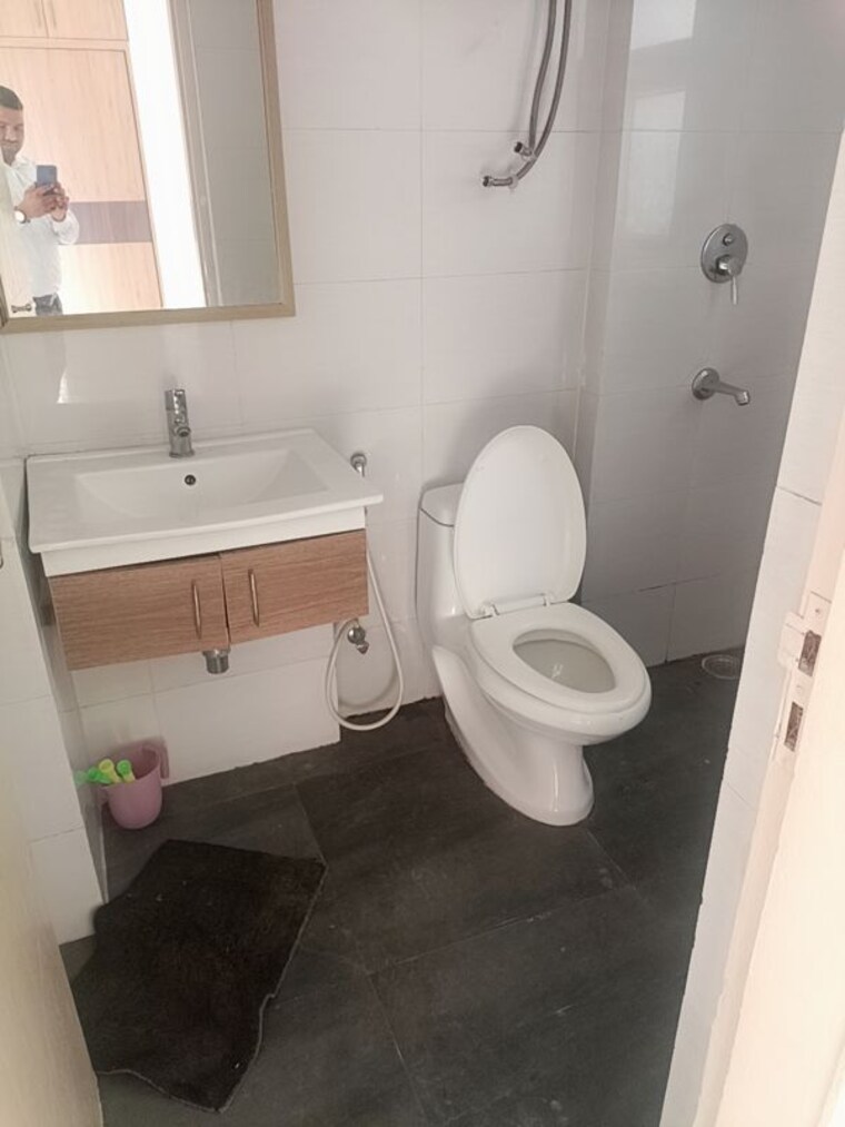 Bathroom, tulip-violet 4 Bedroom 2010 Sq.Ft. Apartment In Sector 69 Gurgaon 10300938