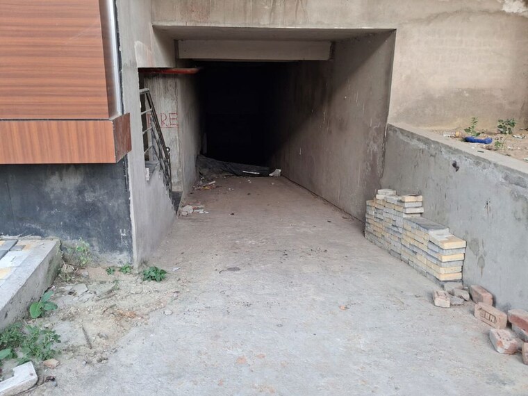  Parking, ashiyana Commercial Showroom 4600 Sq.Ft. In Ashiyana Lucknow 10297136