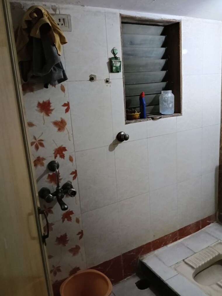 Bathroom, triveni-garden 2 Bedroom 960 Sq.Ft. Apartment In Khadakpada Thane 10301051