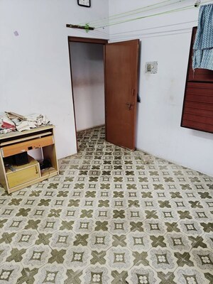 Room in 2 BHK Apartment at Phoolbagan – for Rent