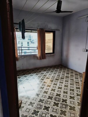 Room in 2 BHK Apartment at Phoolbagan – for Rent