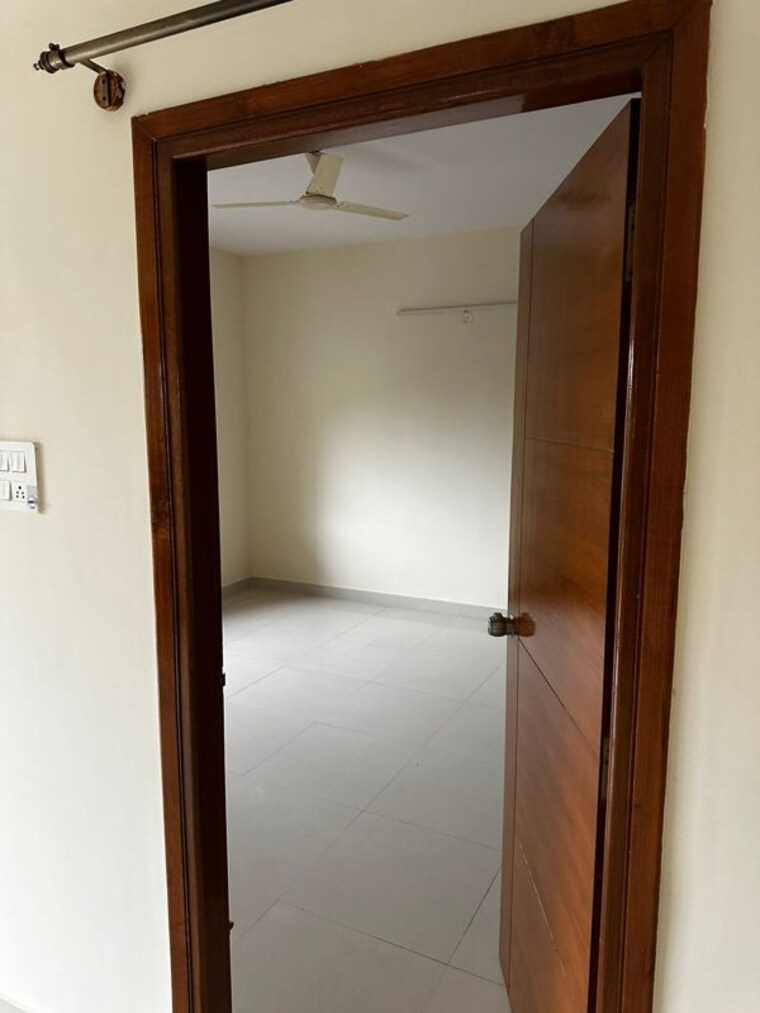 Room, sector 17 5 Bedroom 360 Sq.Ft. Builder Floor In Sector 17 Faridabad 10301346
