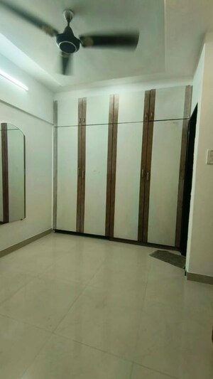 Room in 1 BHK Apartment at Alica Nagar CHS, Kandivali East – for Rent