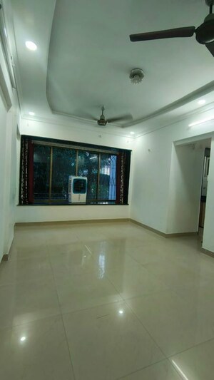 Room in 1 BHK Apartment at Alica Nagar CHS, Kandivali East – for Rent