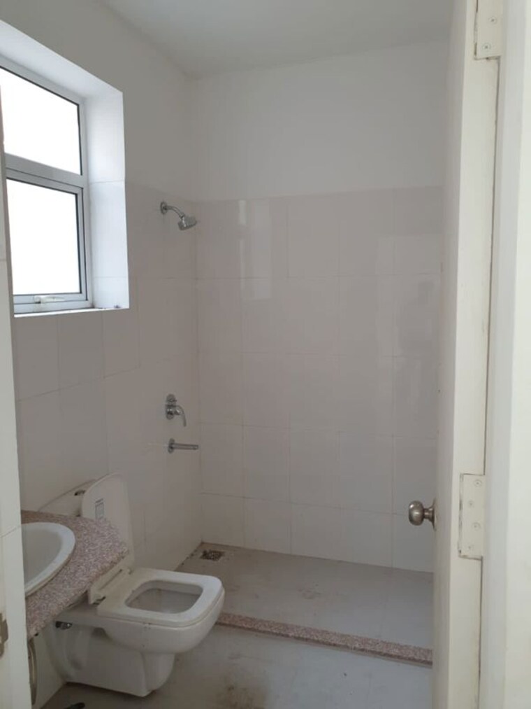 Bathroom, dlf-hyde-park 3 Bedroom 1880 Sq.Ft. Builder Floor In South Mullanpur Chandigarh 10301535