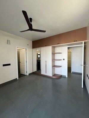 Room in 3.5 BHK Apartment at Centreo , Kanakapura Road – for Sale