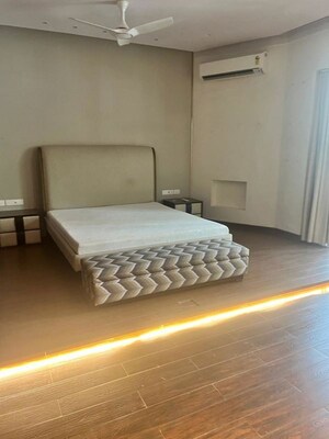 Bedroom in 4 BHK Apartment at Maker Tower, Cuffe Parade – for Sale