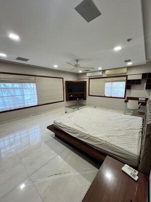 Bedroom in 4 BHK Apartment at Maker Tower, Cuffe Parade – for Sale