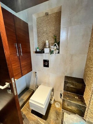 Bathroom in 4 BHK Apartment at Maker Tower, Cuffe Parade – for Sale