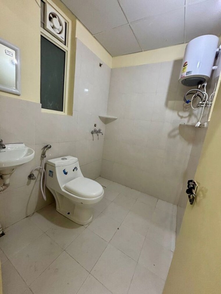 Bathroom, signature-global-prime 2 Bedroom 1232 Sq.Ft. Apartment In Sector 63a Gurgaon 10301679