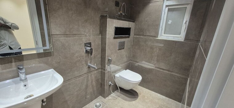Attached Bathroom, chattarpur 3 Bedroom 1350 Sq.Ft. Builder Floor In Chattarpur Delhi 10301410