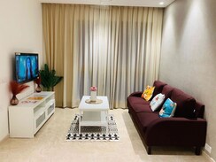 1 BHK Apartment For Rent in Hiranandani Regent Hill